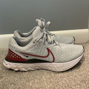 Nike FlyKnit Sneakers